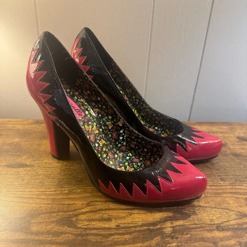 BETSEYVILLE by BETSEY JOHNSON Women's Heels 4" Black & Pink SIZE 9 - Picture 1 of 9